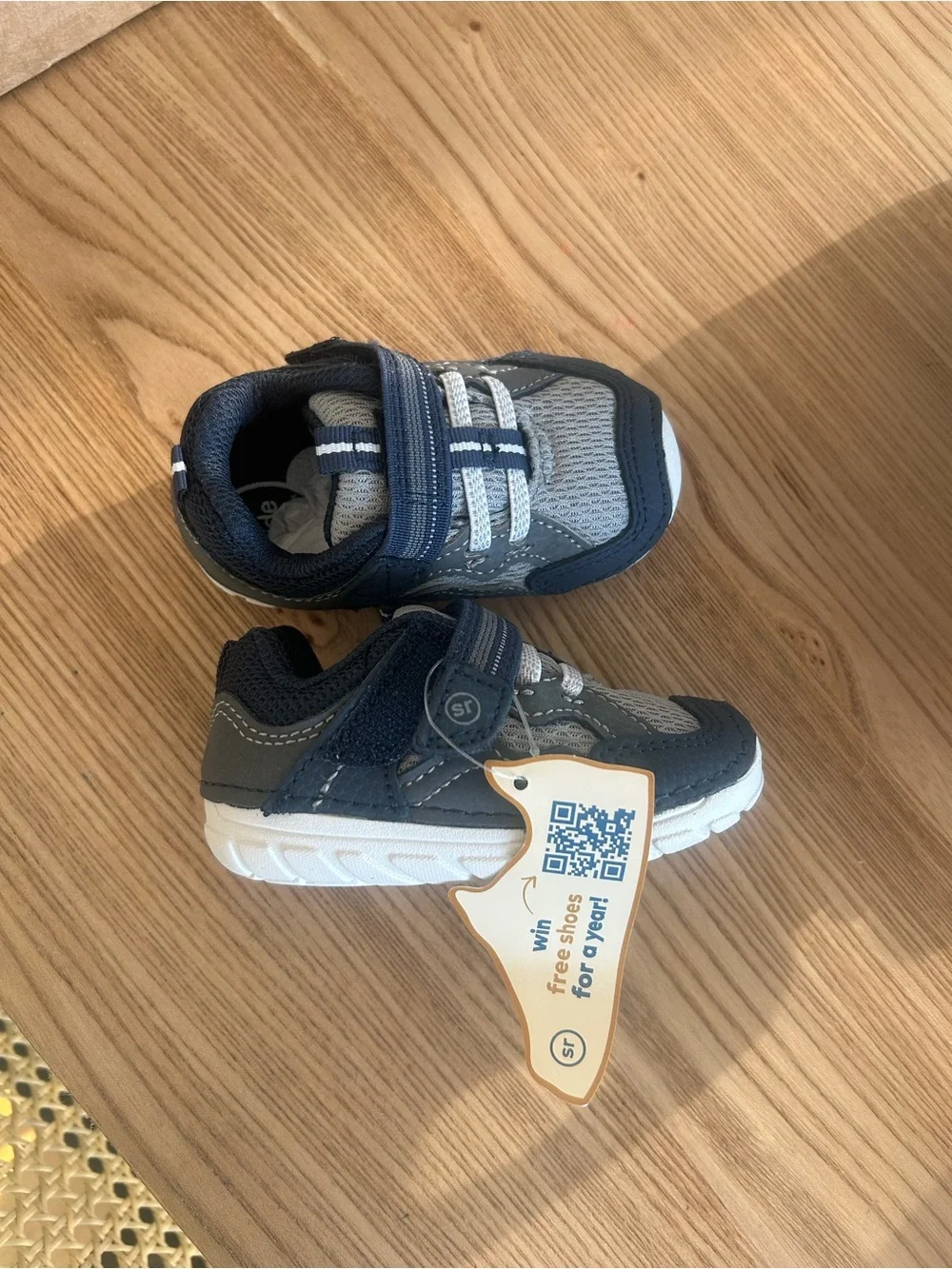 Stride rite soft motion kylo sneaker size 3.5 NWT